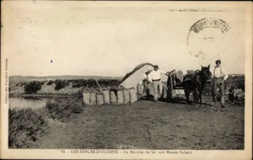 Ak Les Sables d'Olonne Vendée, La Recolte du Sel aux Marais Salants