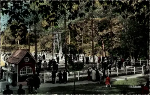 Ak Mervent Vendée, Bunt kolorierte Parklandschaft, Menschenmenge, kleiner Holzhäuschen