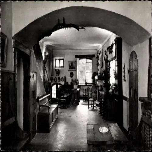 Ak Vence Alpes Maritimes, Blick ins Innere, typisch französisches Restaurant, Holzstuhl, Tische