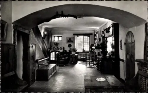 Ak Vence Alpes Maritimes, Blick ins Innere, typisch französisches Restaurant, Holzstuhl, Tische