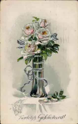 Präge Ak Herzliche Glückwünsche, Rosen in Vase