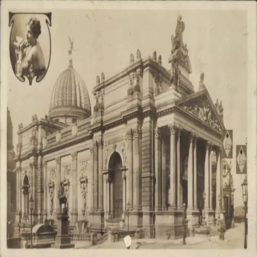Ak Dresden Altstadt, Historisches Gebäude, Statue, Dame im ovalen Rahmen