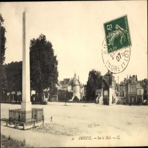 Ak Amboise Indre et Loire, Obelisk, Bäume, Architektur, ruhiger Platz