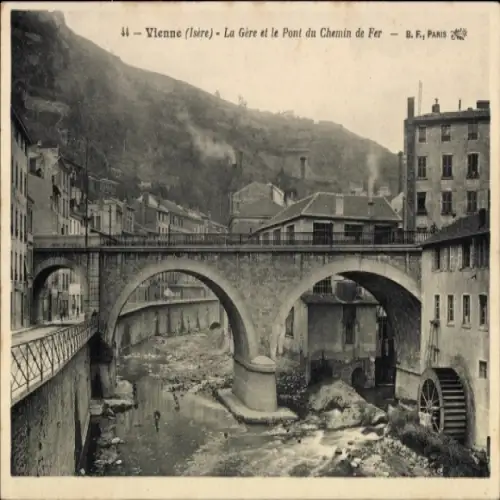Ak Vienne Isère, Brücke, Fluss, Häuser, Berglandschaft