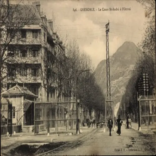 Ak Grenoble Isère, Vorderansicht von Cours St-André, Straßenansicht, umgebende Bäume, Gebäude