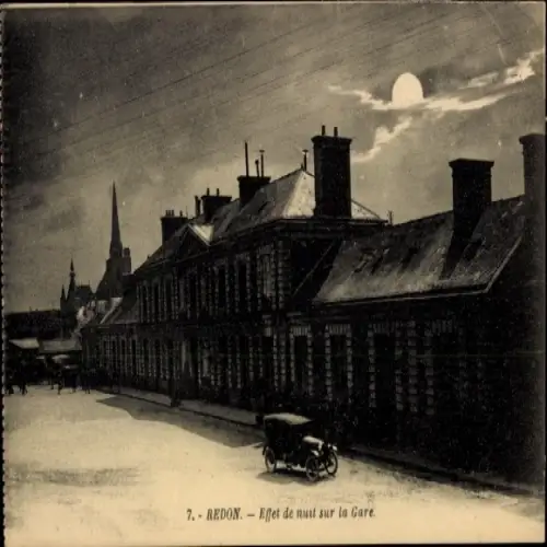 Ak Redon Ille et Vilaine, Nachtaufnahme des Bahnhofs, Mondschein, alte Gebäude, Auto
