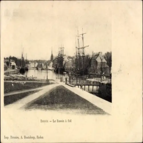 Ak Redon Ille et Vilaine, Hafenansicht, Schiffe im Wasser, Umgebung mit Bäumen, Stadtansicht, r S