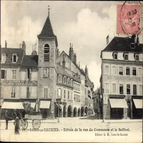 CPA Lons-le-Saunier Jura, Entrée de la rue du Commerce et le Beffroi