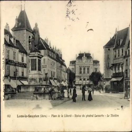CPA Lons-le-Saunier Jura, Place de la Liberté, Statue du général Lecourbe, Le Théâtre
