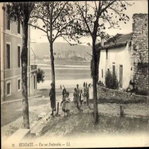 Ak Hendaye Pyrénées-Atlantiques, Landschaftsaufnahme von  Kinder auf der Straße, Häuser und Bäume