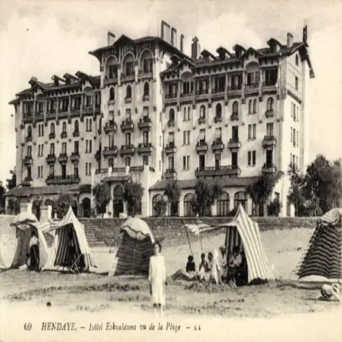 CPA Hendaye Pyrénées-Atlantiques, Hotel Eskualduna vu de la Plage