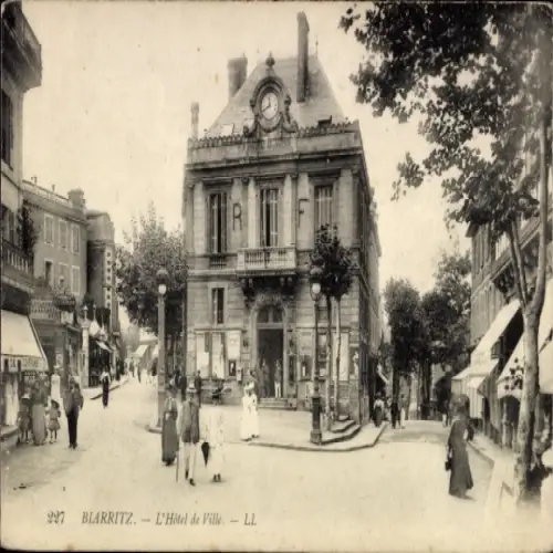Ak Biarritz Pyrénées Atlantiques, Hôtel de Ville,  Architektur, Stadtansicht