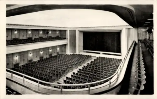 Ak Leuna an der Saale, Marx-Engels-Saal, VEB Leuna-Werke, Walter Ulbricht, leere Sitzreihen