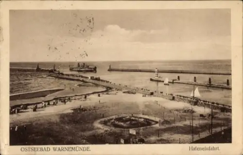 Ak Ostseebad Warnemünde Rostock,  Hafenansicht, Strand, Schiffe, Leuchtturm, Menschen