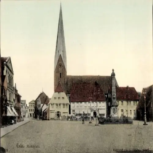 Ak Eutin in Ostholstein, Eutin Marktplatz, Kirche im Hintergrund,  Architektur