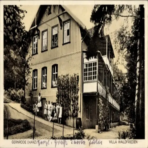Ak Gernrode Quedlinburg im Harz, VILLA WALDFRIEDEN, GERNRODE (HARZ), Gebäude, Gruppenbild, nzentr