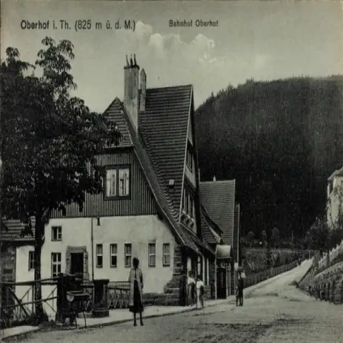 Ak Oberhof im Thüringer Wald, Bahnhof Straßenseite