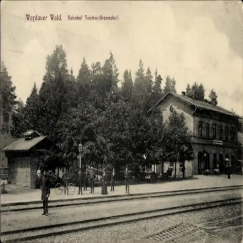 Ak Teichwolframsdorf in Thüringen, Bahnhof Gleisseite, Werdauer Wald