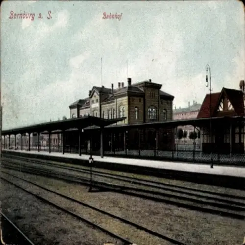 Ak Bernburg an der Saale, Bahnhof Gleisseite