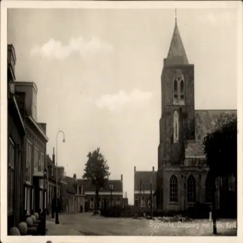 Ak Biggekerke Zeeland Nederland, Dorpsring met Herv. Kerk