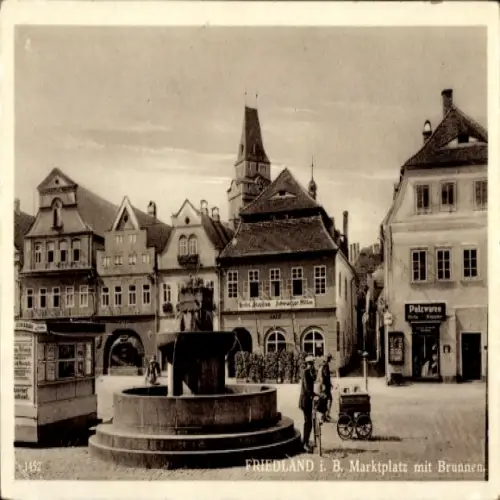 Ak Frýdlant v Čechách Friedland in Böhmen Reg. Reichenberg, Marktplatz mit Brunnen