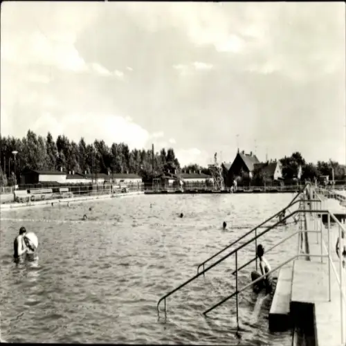 Ak Spremberg in der Lausitz, Schwarze Pumpe, Schwimmbad