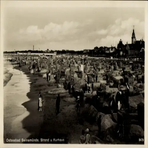 Ak Świnoujście Swinemünde Pommern, Ostseebad  Strand, Kurhaus, viele Strandkörbe, Leute am Strand