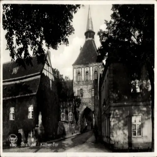 Ak Stralsund in Vorpommern, Küther-Tor,  Architektur, malerische Umgebung, Schwarz-Weiß Fotografi