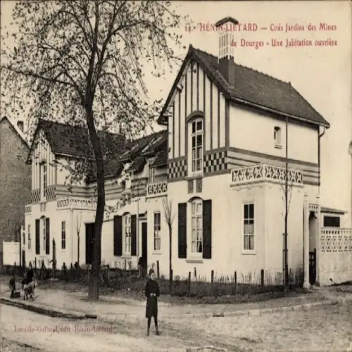 Ak Dourges Pas de Calais, Cités Jardins des Mines, Arbeiterwohnung, Baum, Kind auf der Straße, hi