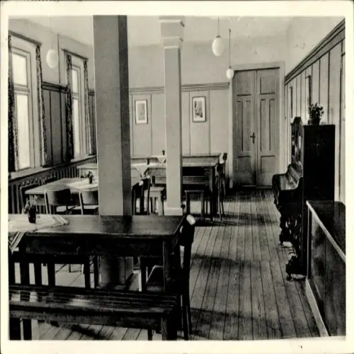 Ak Ostseebad Grömitz in Holstein, Innenraum eines Kinderheims, Schreibtische, Tische, Stühle, Kla