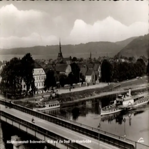 Ak Bodenwerder an der Weser, Blick auf die Stadt, Weserbrücke,  Gebäude, Schiffe