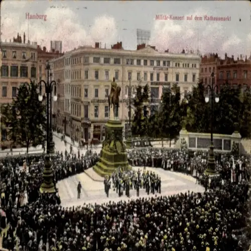 Ak Hamburg Mitte Altstadt, Militär-Konzert, Rathausmarkt, Statue, Menschenmenge,  