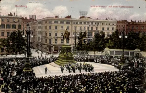 Ak Hamburg Mitte Altstadt, Militär-Konzert, Rathausmarkt, Statue, Menschenmenge,  