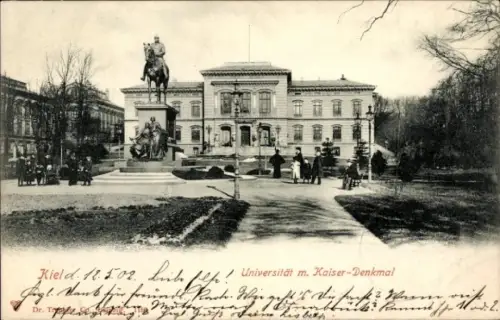 Ak Kiel, Universität mit Kaiser-Denkmal,  Architektur, Statue, Parkanlage