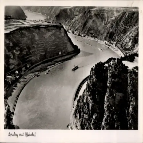 Ak St. Goarshausen am Rhein, Loreley, Loreley mit Rheintal, Schiffsverkehr, Schwarz-Weiß-Fotograf