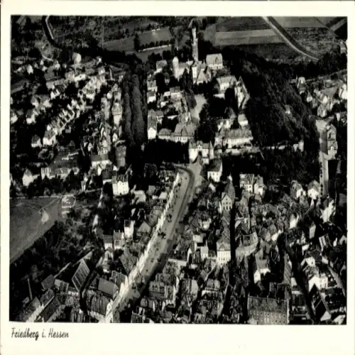 Ak Friedberg in Hessen, Luftaufnahme der Stadt Friedberg,  Gebäude, grünes Umland