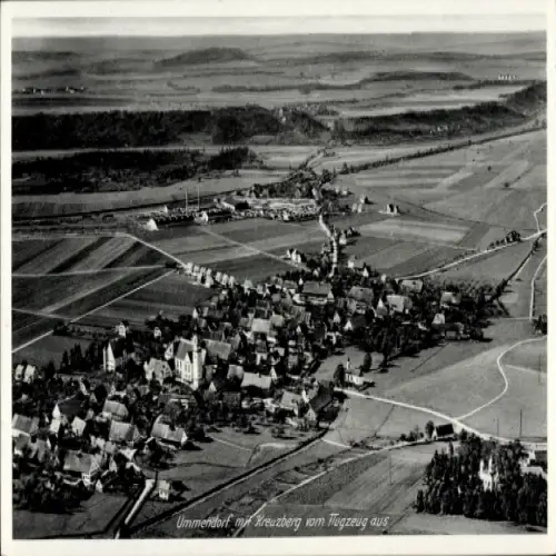 Ak Ummendorf in Württemberg, Luftaufnahme von  Kreuzberg, landwirtschaftliche Landschaft, 