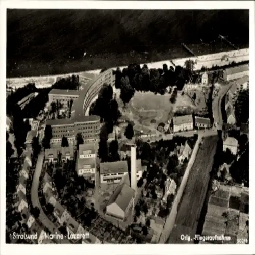Ak Stralsund in Vorpommern, Luftaufnahme, Stralsund Marine-Lazarett, Küstenblick, Städtebau