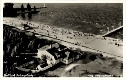 Ak Ueckermünde in Vorpommern, Haffbad  Original-Foto, Strand, Wasser, Gebäude