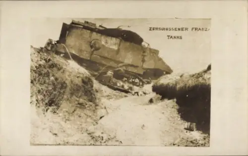 Foto Ak Zerschossener französischer Tank