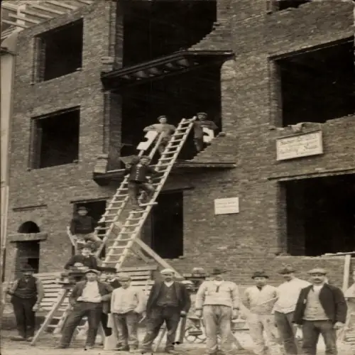 Foto Ak Oberkassel Düsseldorf am Rhein, Baustelle, Leiter, Männer