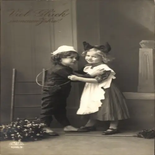 Foto Ak Neujahrsglückwünsche, Mädchen und Junge, Portrait