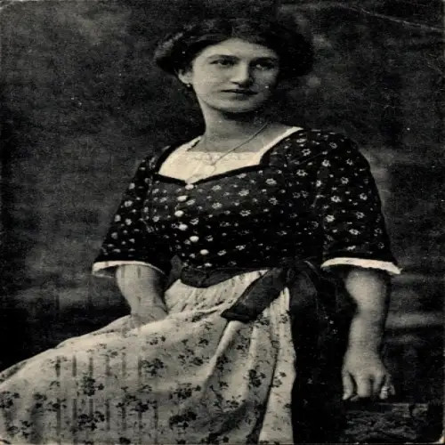 Ak Frau in Tracht, Portrait