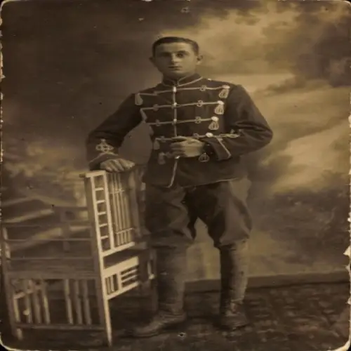 Foto Ak Portrait in Husarenuniform, Soldat