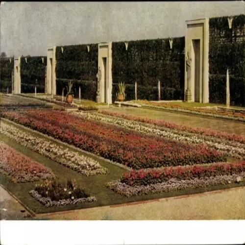 Ak Essen im Ruhrgebiet, Blühender Garten, Blumenbeete, große Hecken, Statue, Gartenausstellung, 1