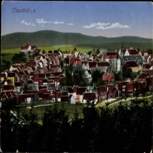 Ak Clausthal Zellerfeld im Oberharz, Teilansicht vom Ort, Wald, Hügelkette