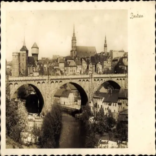 Ak Bautzen in der Oberlausitz, Stadtansicht mit Brücke, Wasserturm, Kirchen,  Architektur