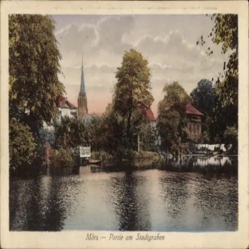 Ak Mors Dänemark, Flusslandschaft, Stadtgraben, Bäume, Gebäude, Kirche