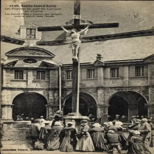Ak Sainte Anne d'Auray Morbihan, Les Pelerins au pied du Calvaire du Cloitre