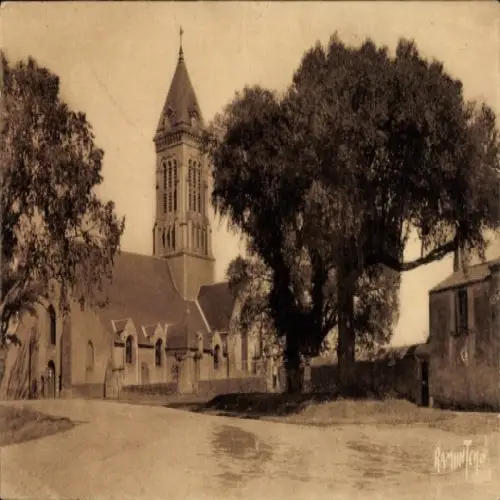 Ak Île de Noirmoutier Vendée, Kirche mit hohem Turm, Bäume, ländliche Umgebung, sepia Farbton